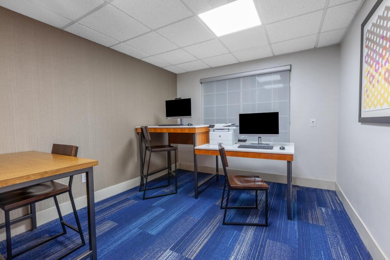 Holiday Inn Express Hotel & Suites Woodhaven By Ihg Exterior photo