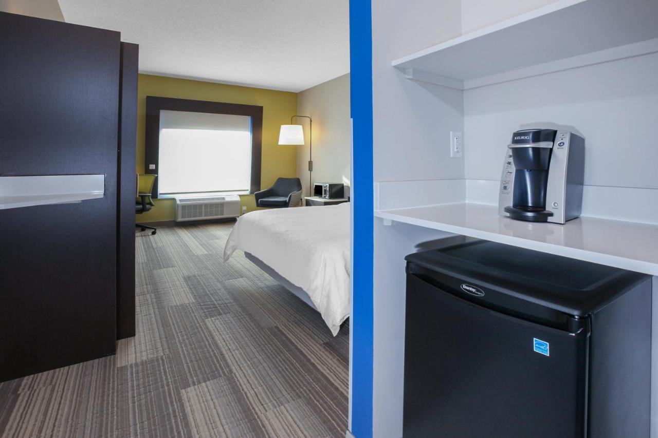 Holiday Inn Express Hotel & Suites Woodhaven By Ihg Exterior photo