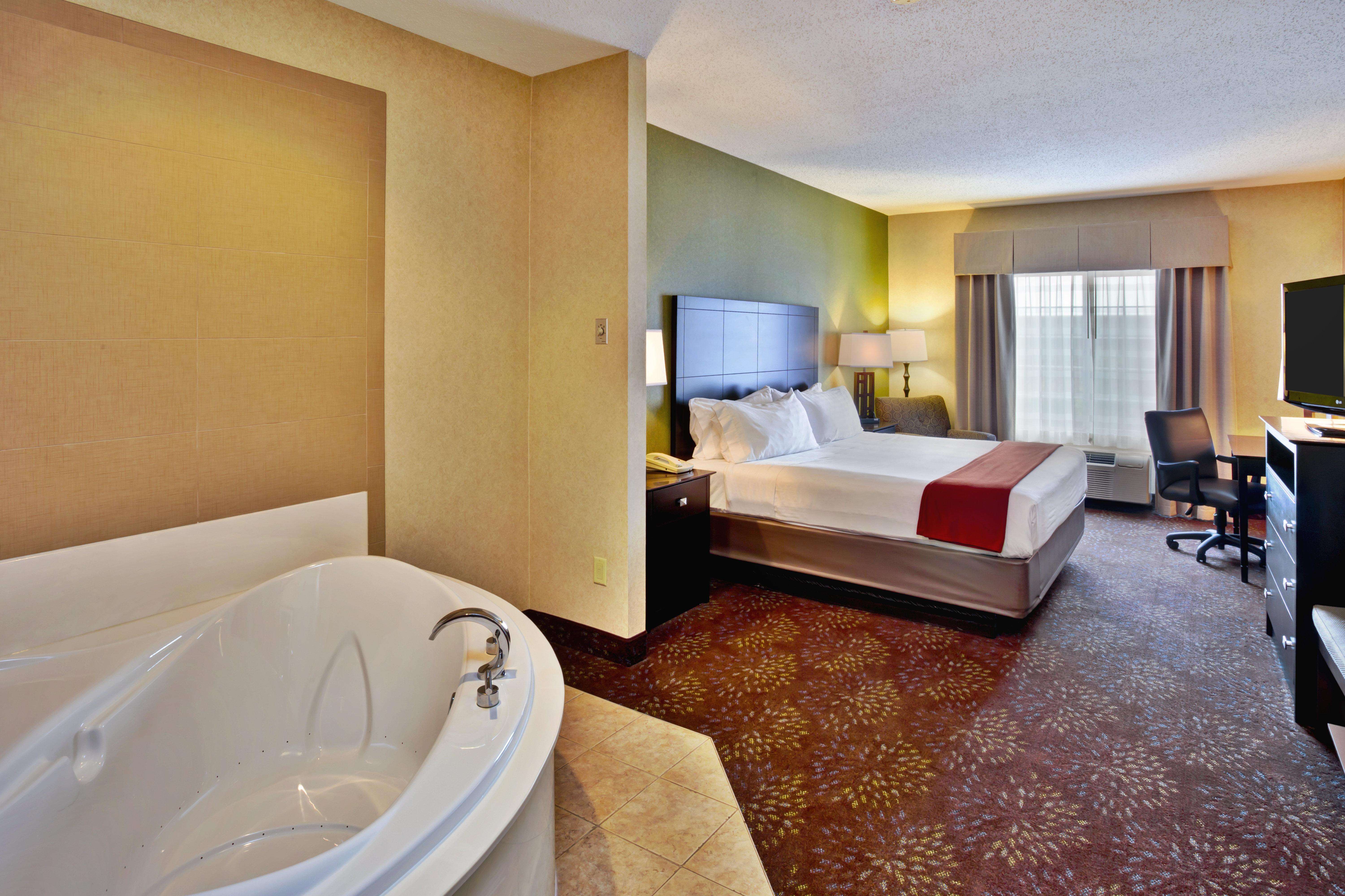 Holiday Inn Express Hotel & Suites Woodhaven By Ihg Exterior photo