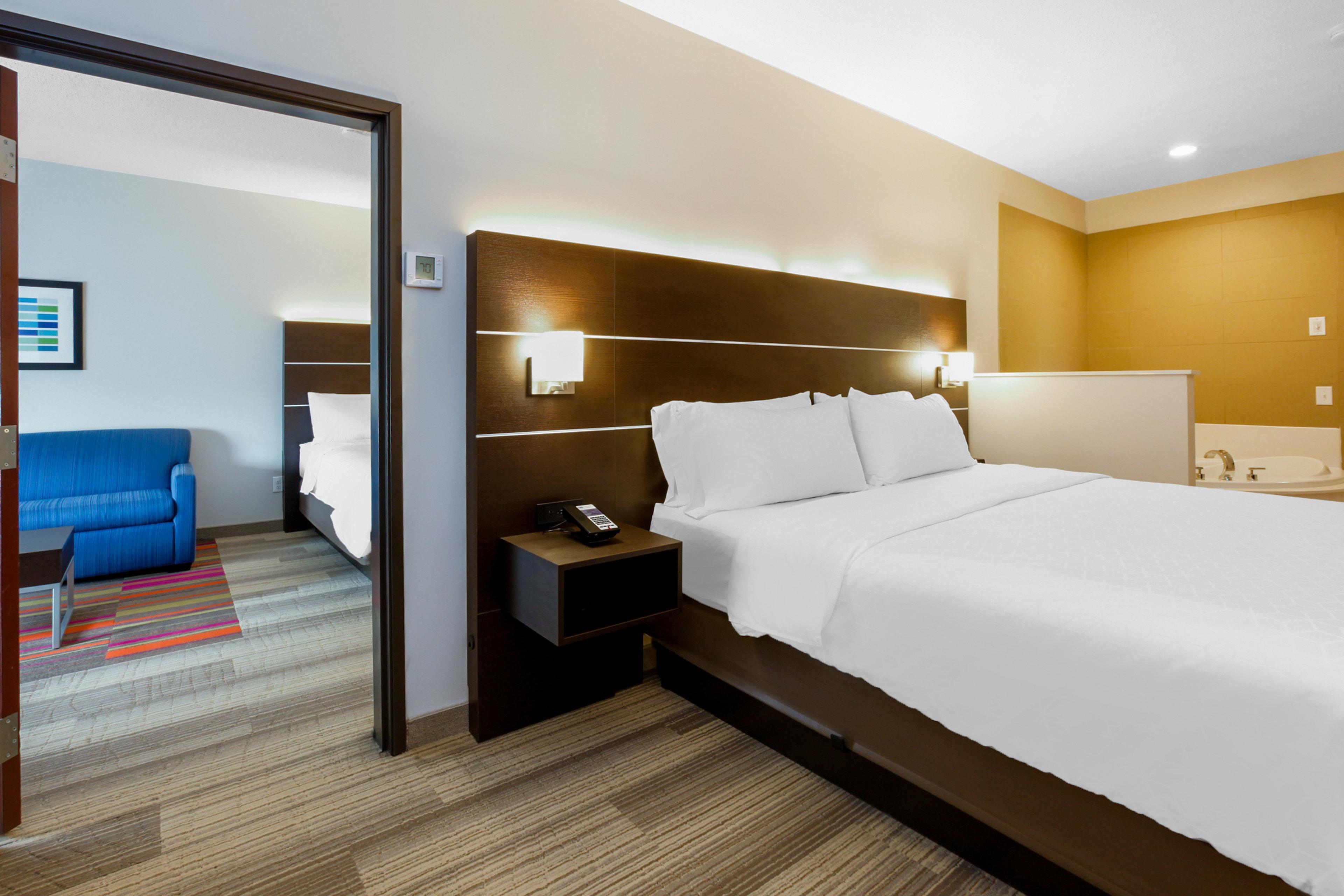 Holiday Inn Express Hotel & Suites Woodhaven By Ihg Exterior photo
