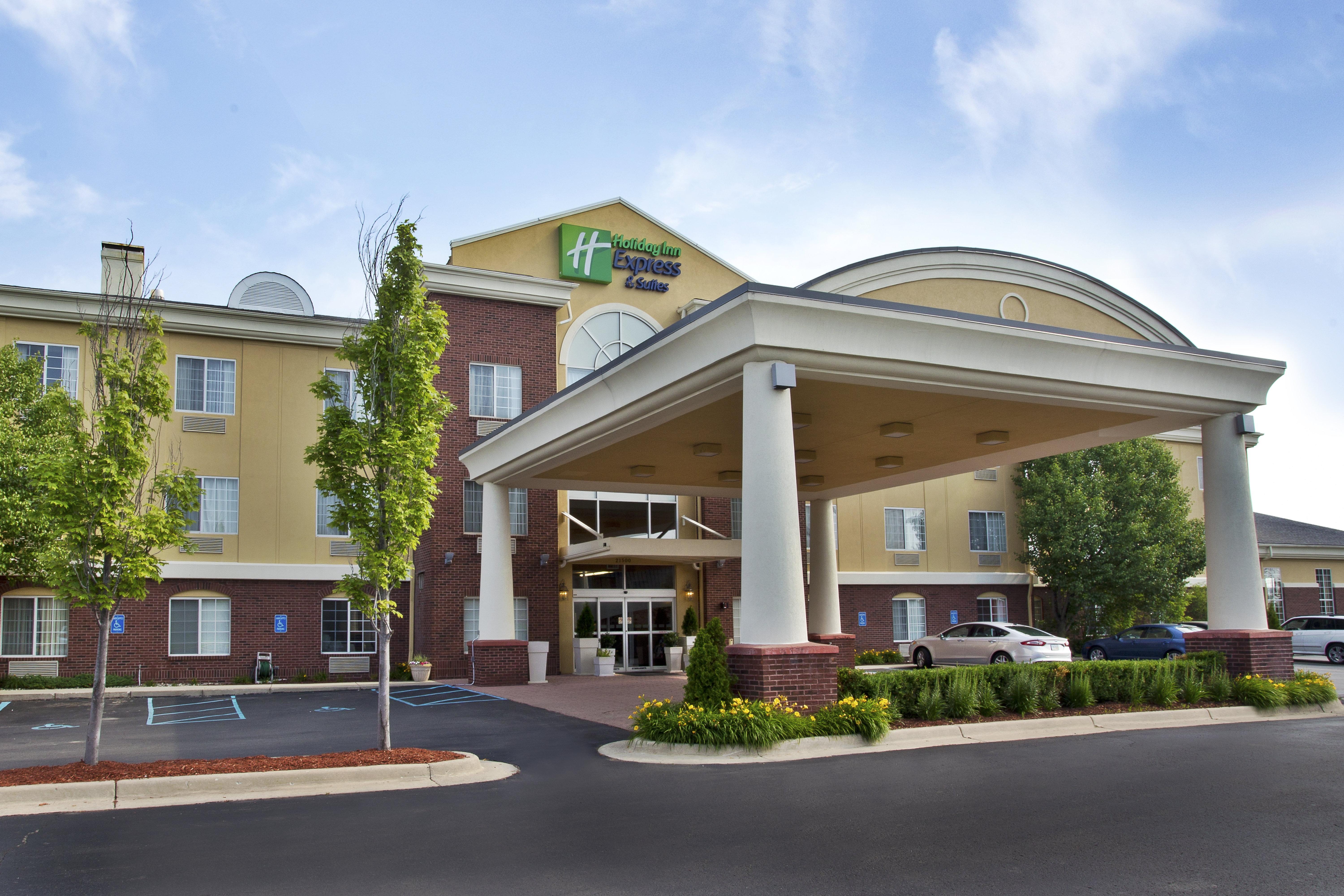 Holiday Inn Express Hotel & Suites Woodhaven By Ihg Exterior photo