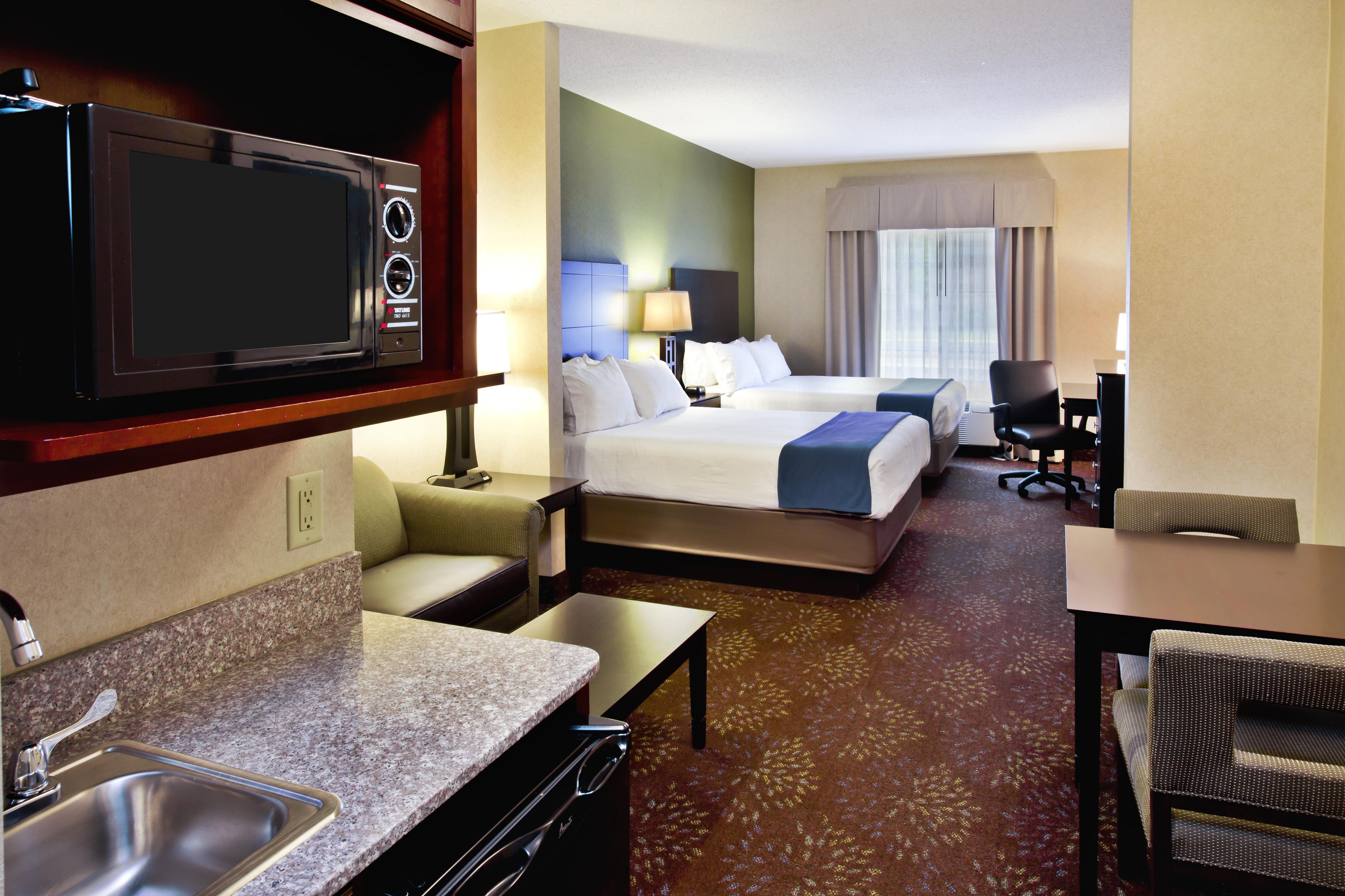 Holiday Inn Express Hotel & Suites Woodhaven By Ihg Exterior photo