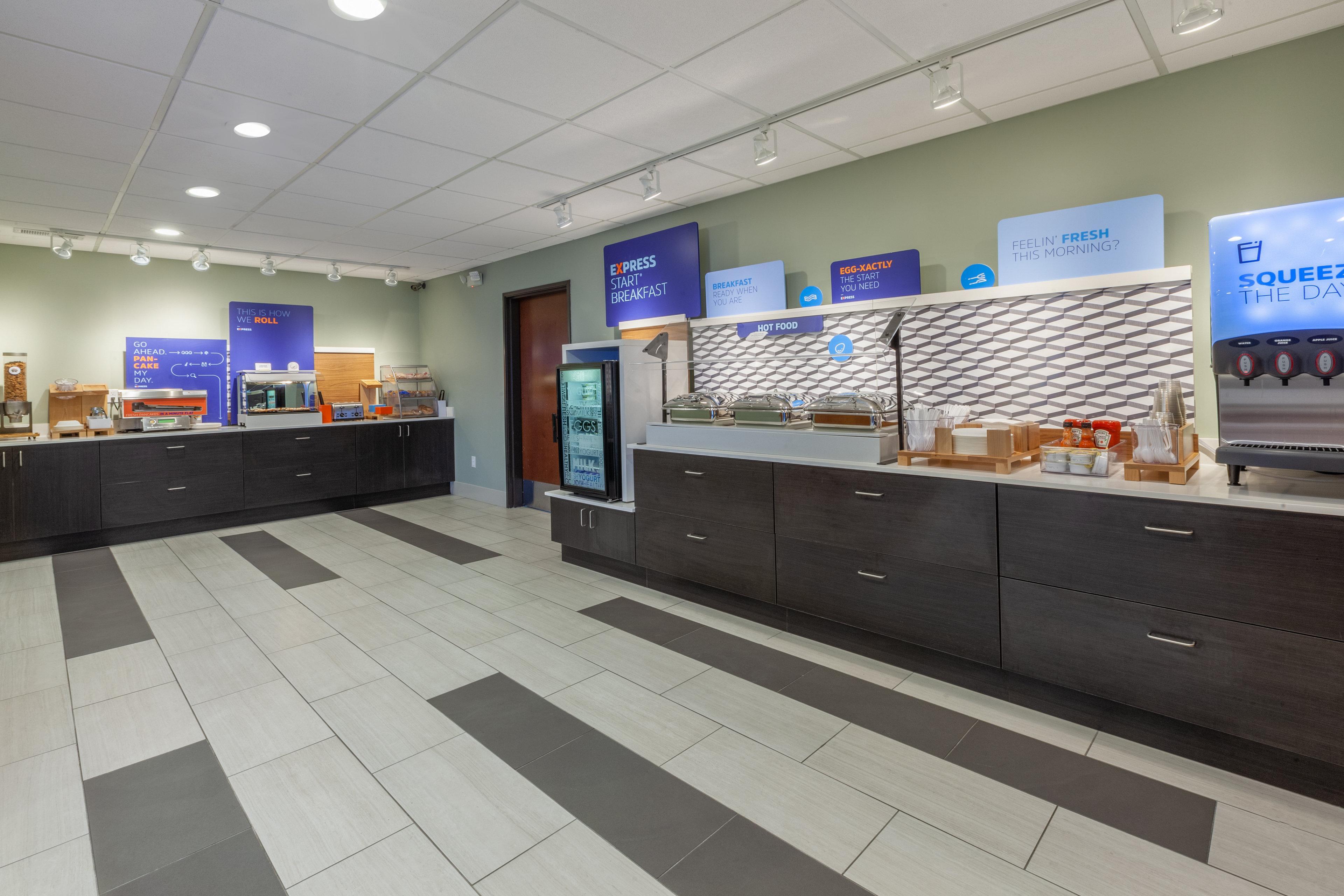 Holiday Inn Express Hotel & Suites Woodhaven By Ihg Exterior photo