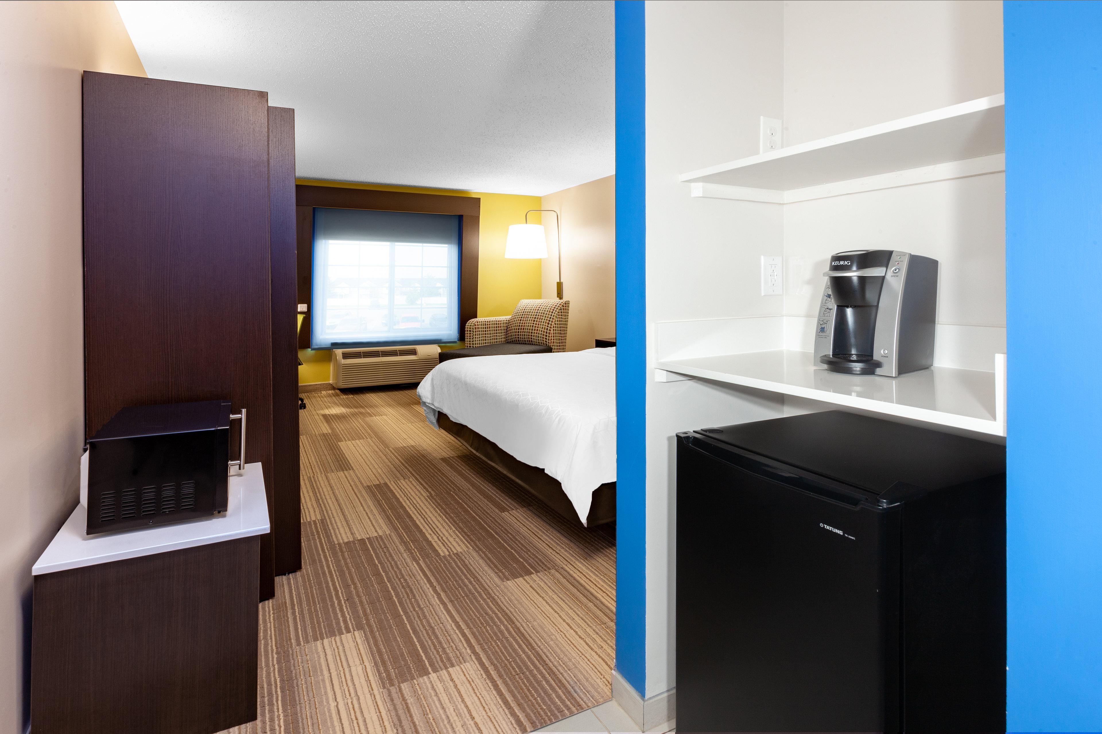 Holiday Inn Express Hotel & Suites Woodhaven By Ihg Exterior photo