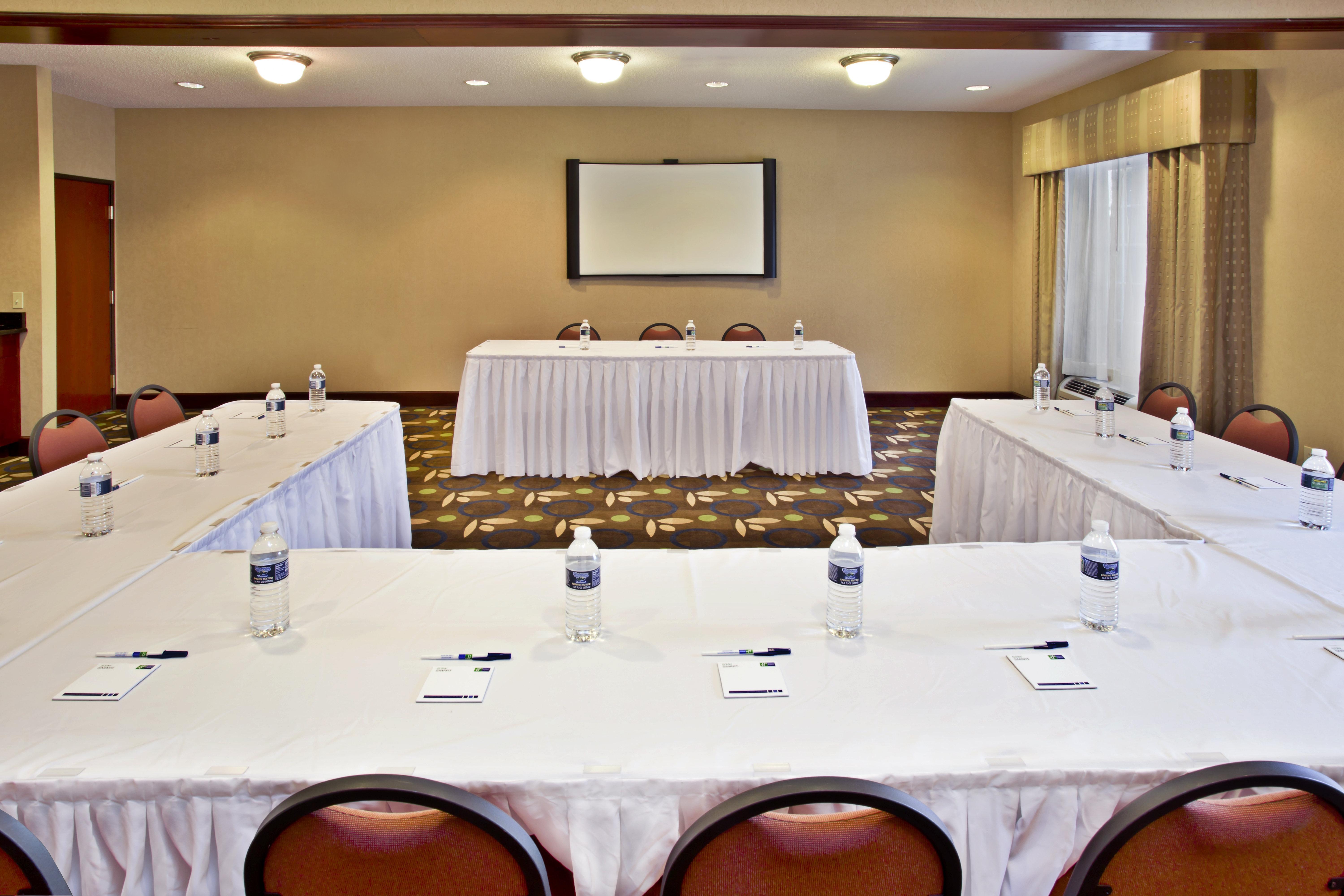 Holiday Inn Express Hotel & Suites Woodhaven By Ihg Exterior photo