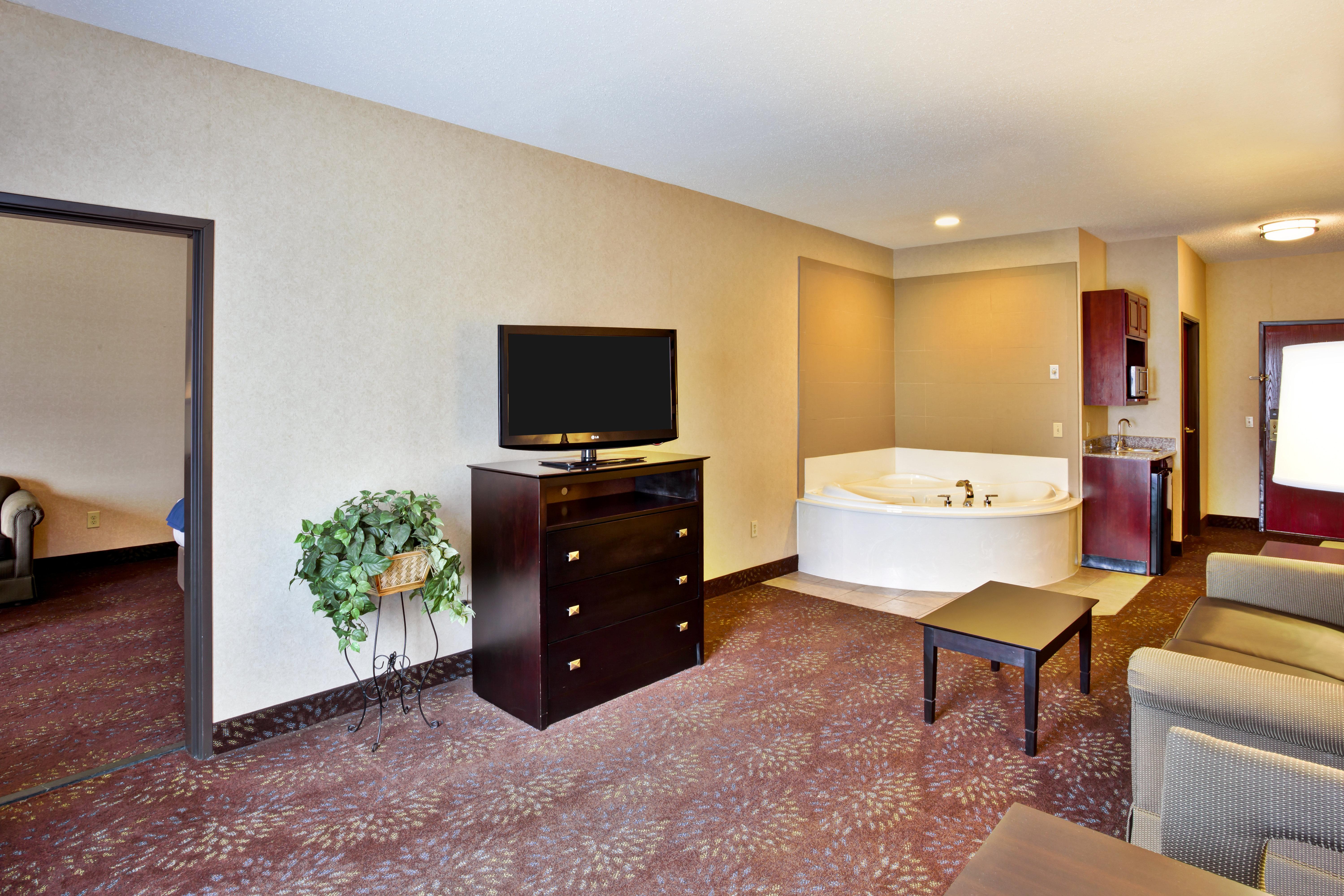 Holiday Inn Express Hotel & Suites Woodhaven By Ihg Exterior photo