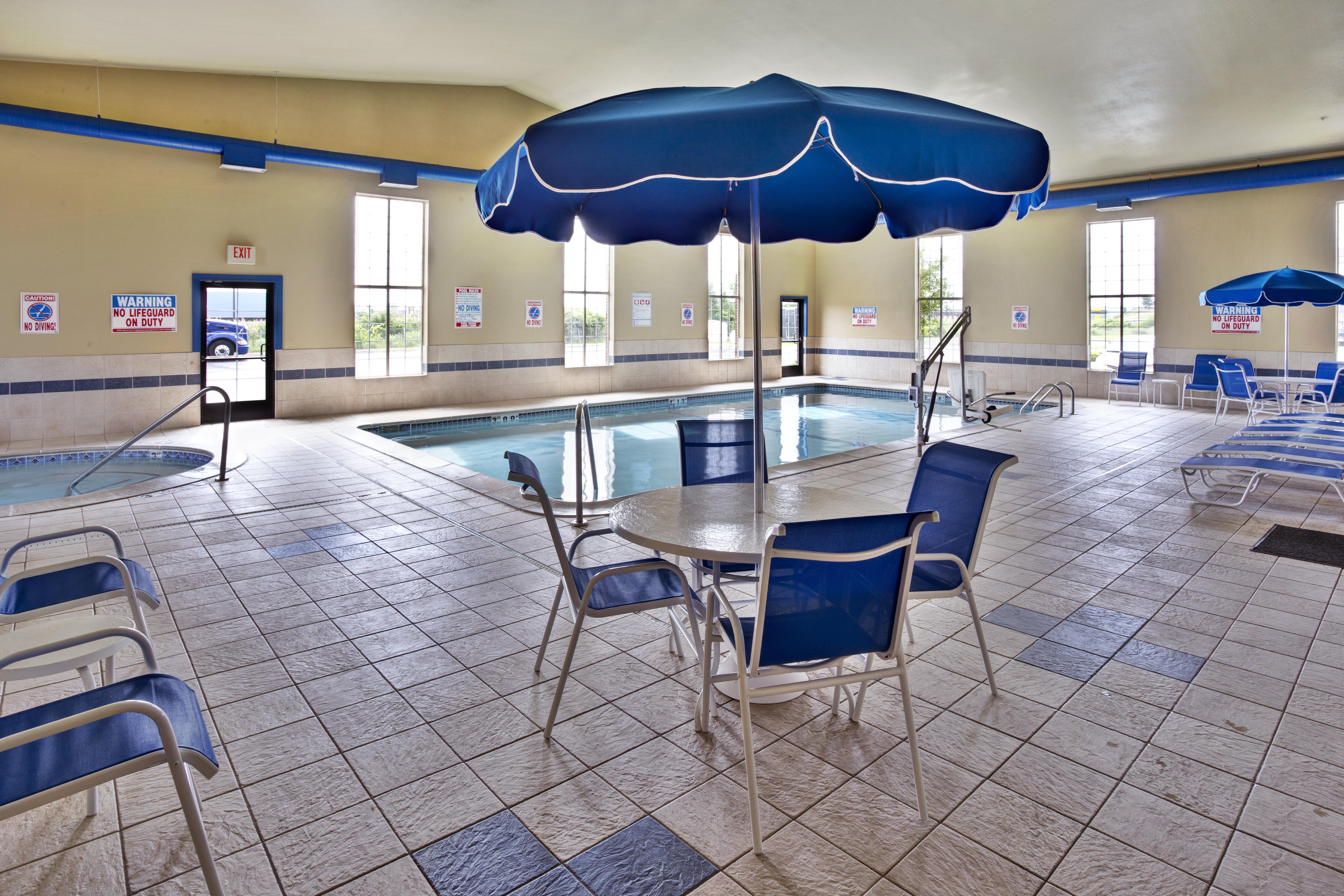 Holiday Inn Express Hotel & Suites Woodhaven By Ihg Exterior photo