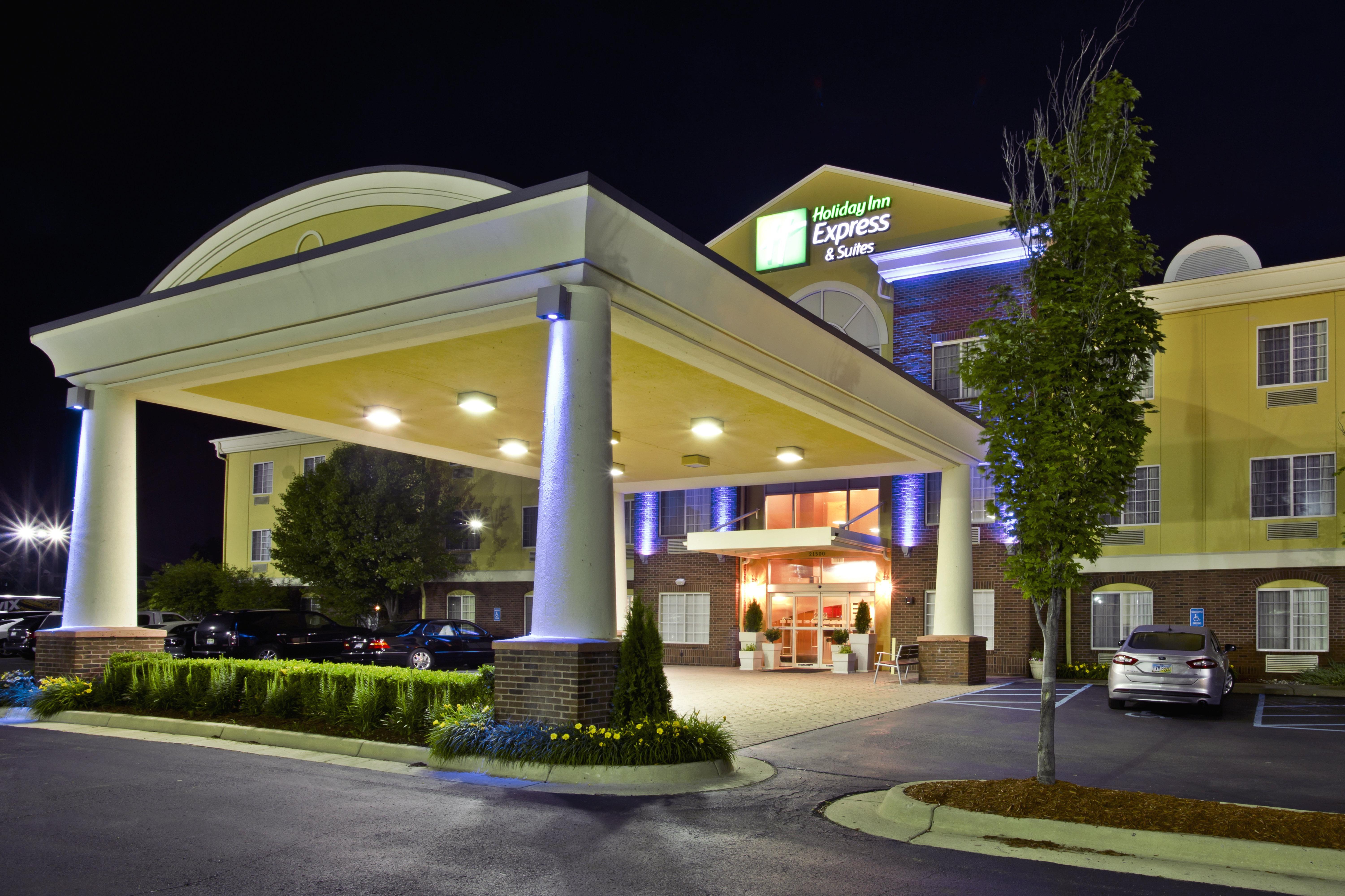 Holiday Inn Express Hotel & Suites Woodhaven By Ihg Exterior photo