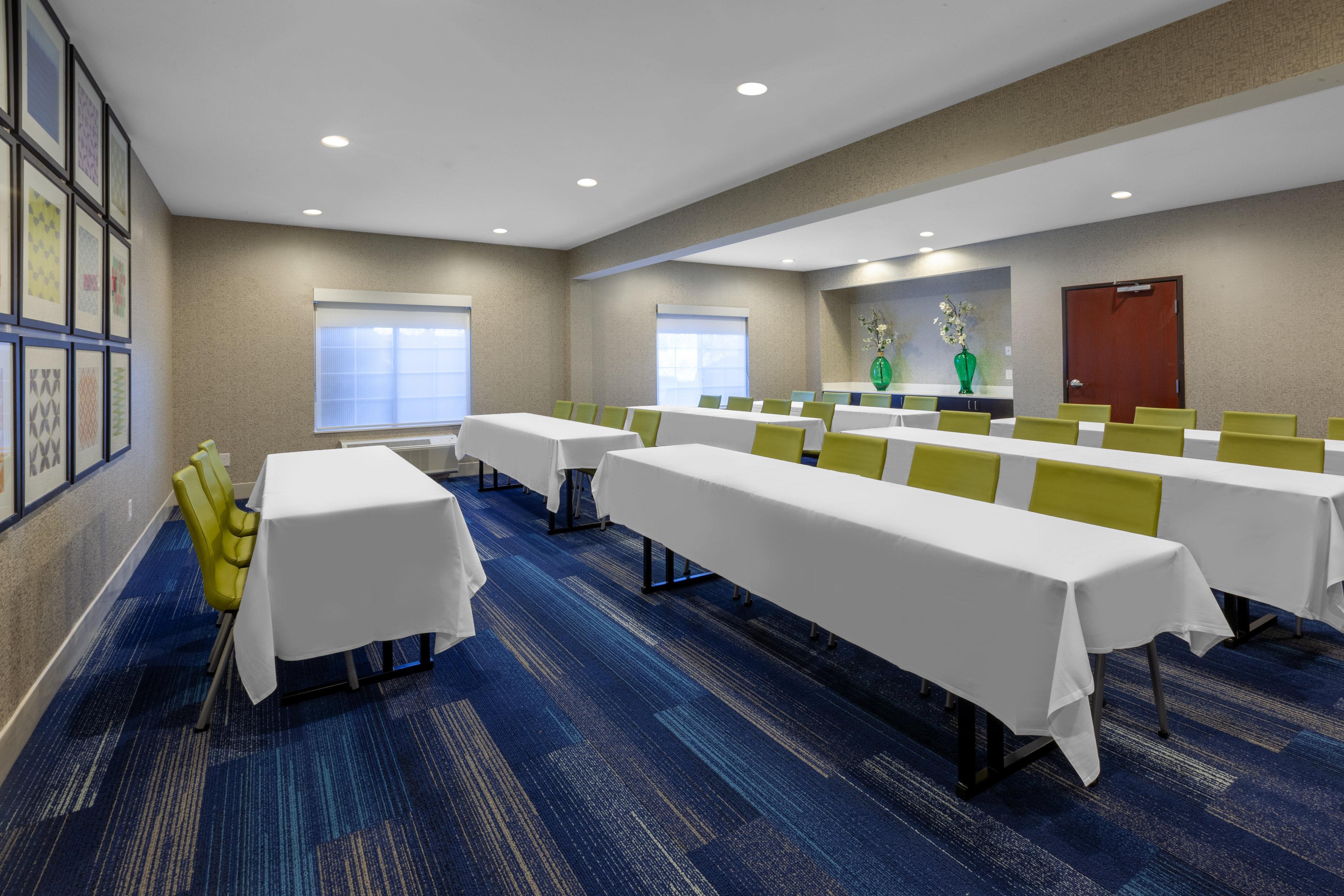 Holiday Inn Express Hotel & Suites Woodhaven By Ihg Exterior photo
