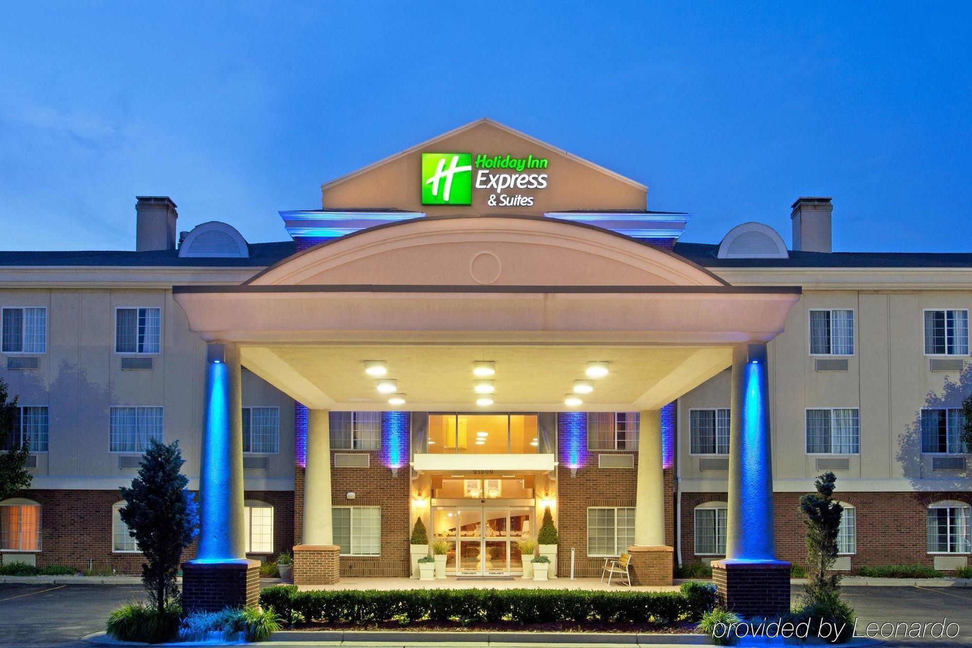 Holiday Inn Express Hotel & Suites Woodhaven By Ihg Exterior photo